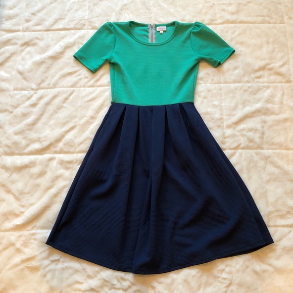 LuLaRoe Dresses & Skirts - EUC LuLaRoe Amelia Dress + pockets!